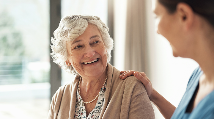 Wie entsteht Sialorrhoe? Ursachen wie Parkinson, Schlaganfall, Medikamente, Kieferfehlstellungen und gestörte Schluckfunktion